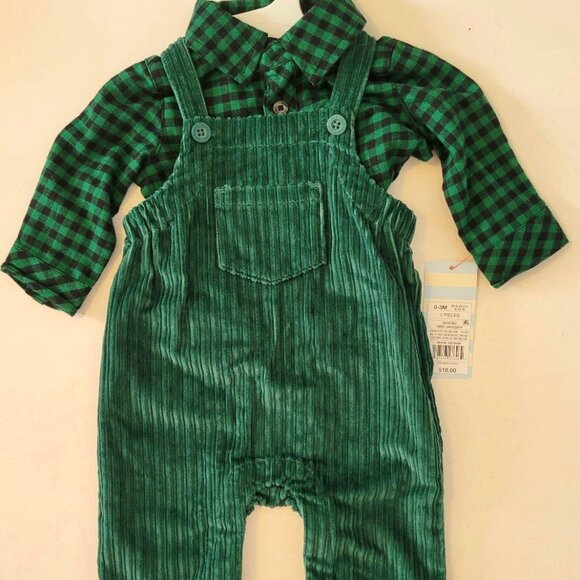 Other - NWT 0-3m  Baby Boy Green Overall outfit